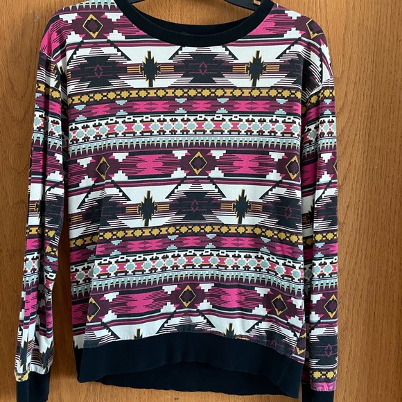 XS top. Fun design. - Picture 2 of 2